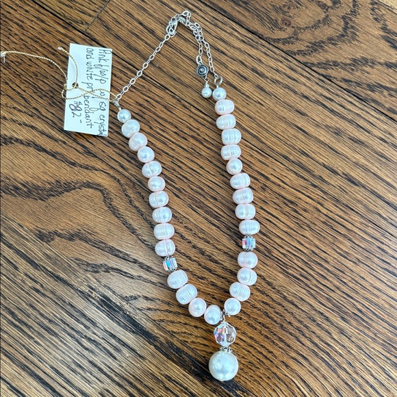 NWT Pink freshwater Pearl Necklace with Swarovski crystal - Picture 2 of 3